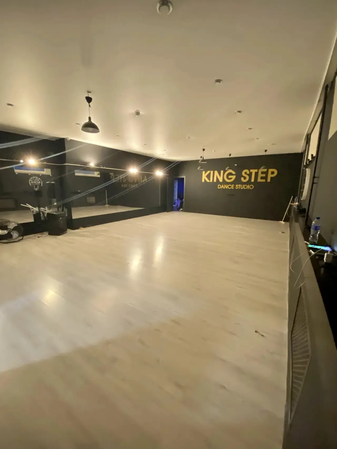 Обновлённый зал школы танцев KingStep